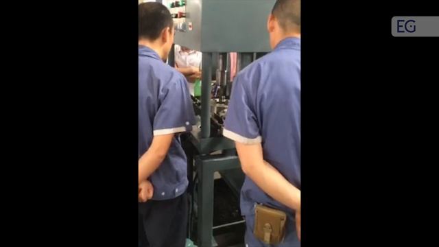 Двухшпиндельный станок для нарезки резьбы в гайках DGS-40Z смотреть онлайн