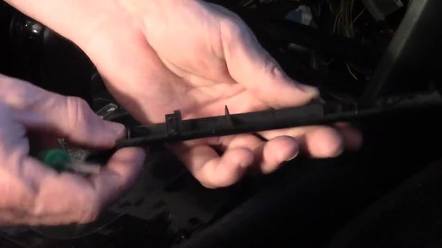 BMW 5 серии E39 Как снять заглушку под подстаканники в центральной консоли ? смотреть онлайн