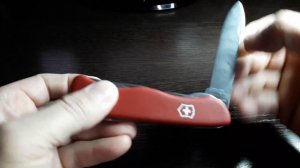 Обзор ножа VICTORINOX OUTRIDER 8513 .