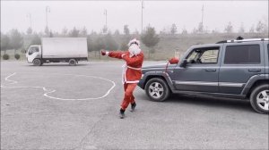Санта Клаус Танцует Четко Лезгинка Птицам Небо А Землю бродягам 2021 Santa Dancing ALISHKA Чеченска