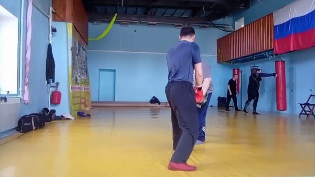 Бокс стойка, левый прямой смотреть онлайн