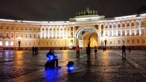 ДДТ - "Это всё..." на Дворцовой площади выступает уличный музыкант Николай Музалёв...