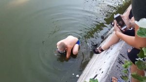 ПРЫГНУЛ В БОЛОТО!