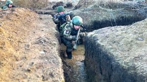 В ДНР штурмовики учатся обходить «лисьи норы»