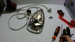 Ищу медь в утюге. Заработал на разборе утюгов. Деньги из хлама