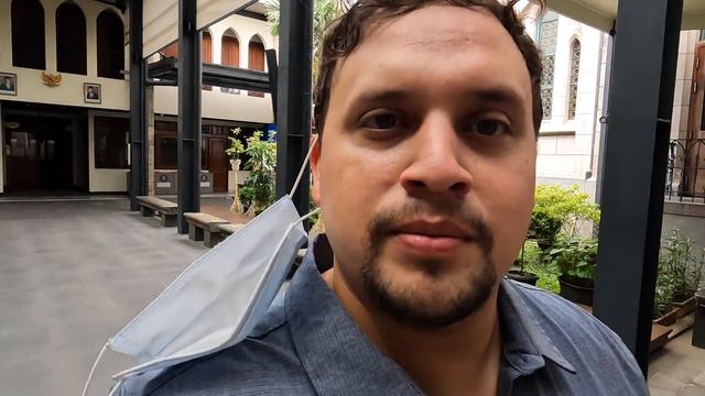 Visiting the BIGGEST Mosque (Istiqlal) & Cathedral in Southeast Asia! смотреть онлайн