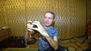 Саня Креосан слушает любые музыки на кассетном плеере (1)