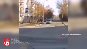 Трамвай сошел с рельсов и въехал в столб в депо на улице 1-й Пятилетки