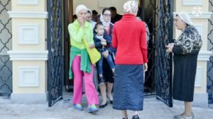 Можно ли ходить в церковь в брюках?