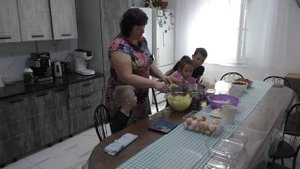 ?Максим ? - Мама и 11 детей - Запеканка которую очень ждут дети -  делаю ногти())