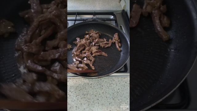 Мясной салат с овощами на праздничный стол #салатнановыйгод #мяснойсалат