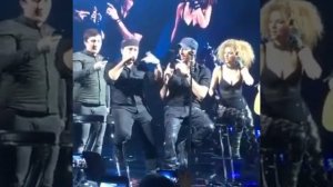 Узбек красиво спел с Энрики Иглесиас