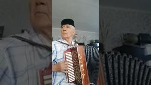 Мастер гармоней Фарит абый Садриев.