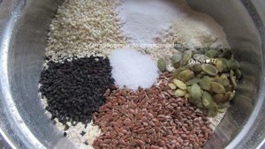 Цельнозерновые крекеры с кунжутом и семечками