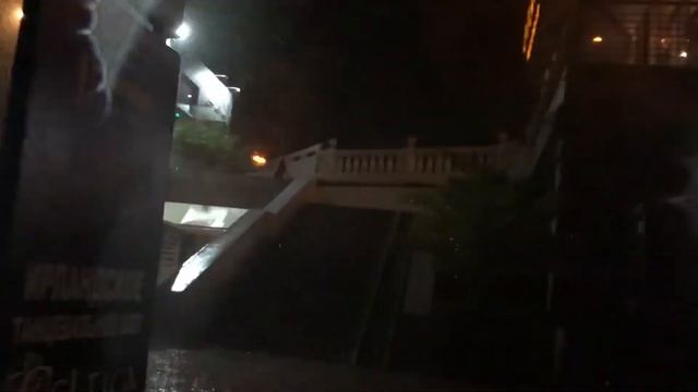 Ливень в Сочи. Минута непогоды 12.10.2019 Погода в Сочи в октябре.Смотри на Чёрное море каждый день смотреть онлайн