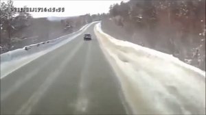 Обгон на гололеде! Чем это обычно заканчивается...