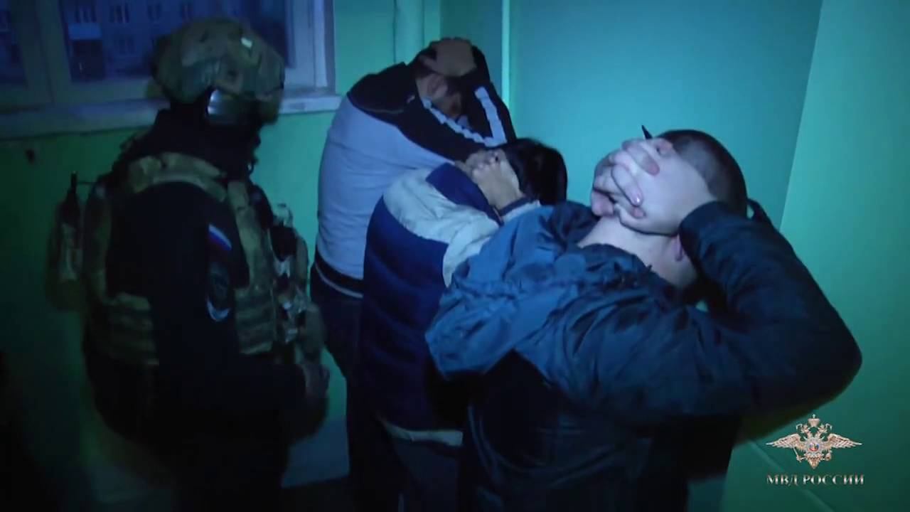 В Москве сотрудниками ГУПЭ МВД России и ФСБ России пресечен канал организации незаконной миграции