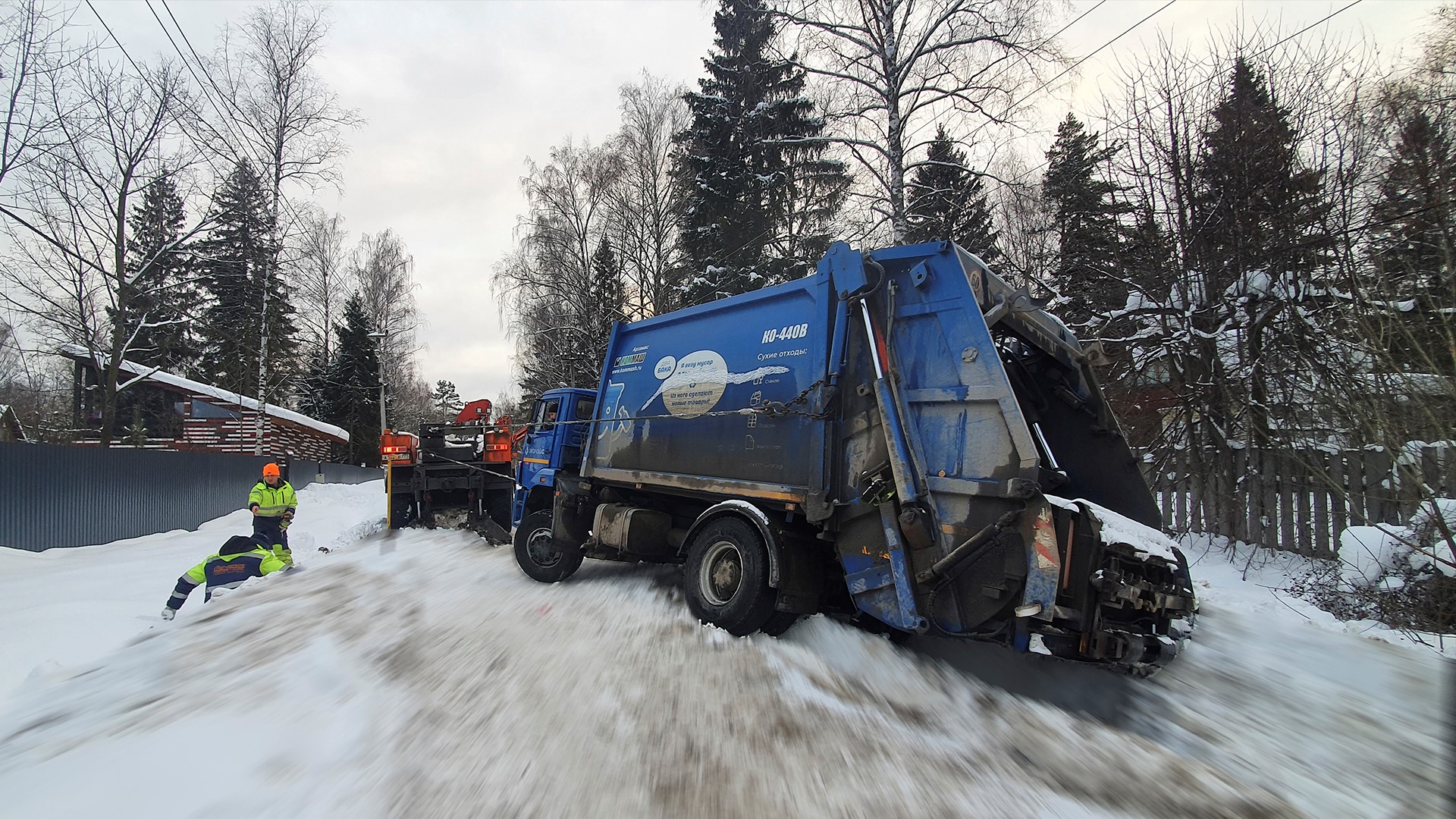 Ох уж эти мусоровозы... Еще один попаданец в СНТ. смотреть онлайн