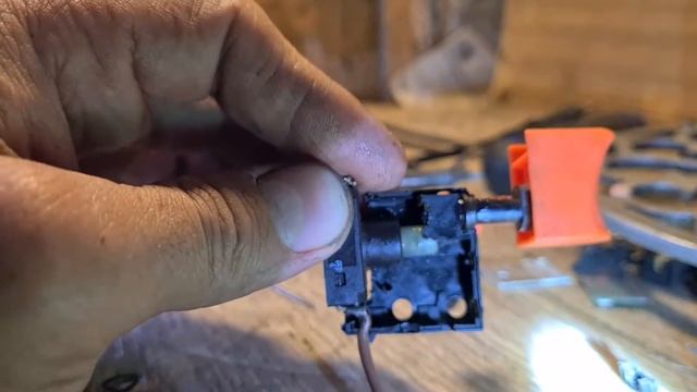 Сгорела кнопка на дрель-шуруповерте? ЕСТЬ РЕШЕНИЕ смотреть онлайн