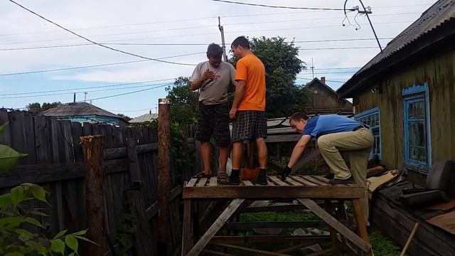 Как забить столбы под забор смотреть онлайн