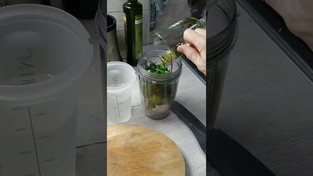 Салат из капусты,огурцов с белым сыром и авокадо! смотреть онлайн