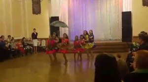 Танцую зонтик