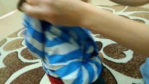 Как научить маленького ребенка одеваться и раздеваться