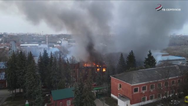В Серпухове на территории Бумажной фабрики произошел пожар
