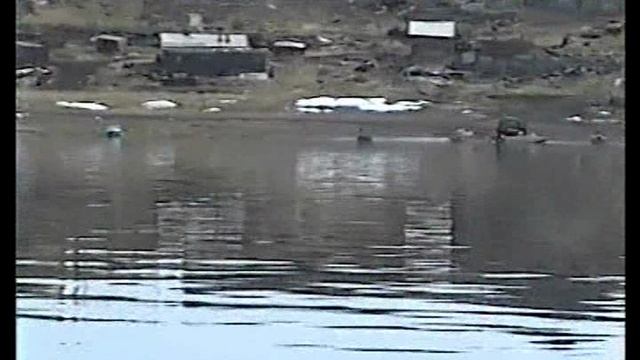 Рыбалка на сетку на Енисее весной. Рыбак Токарев. Крайний Север. Усть порт 2005 год.