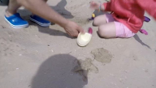 BATTAT Игровой Набор для песка Ведерце Папайя ? B.Toys Shore Thing Large Bucket Set (Papaya) Toys смотреть онлайн