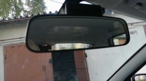 Открываю секрет: ночной режим у зеркала заднего вида есть в любой машине. Даже в Ладе Гранта