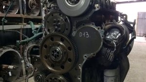 Демонтаж распределительных шестерёнок с двигателя Volvo D13