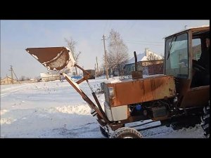 Чистка снега самодельным трактором.