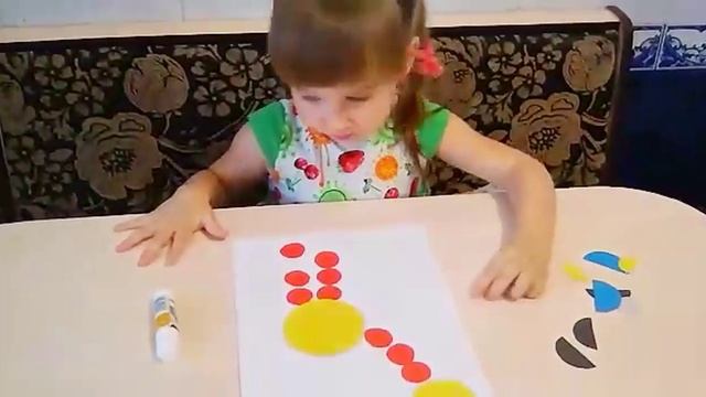 Аппликация для детей 2-3 года. Аппликация из кружочков. Страус.