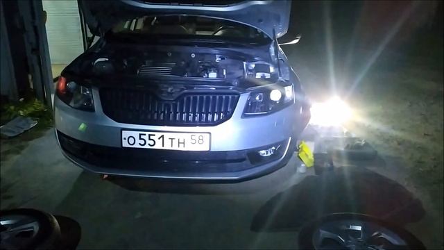 Сравнение штатной с малой Led лампочкой в поворотниках Октавия А7 смотреть онлайн