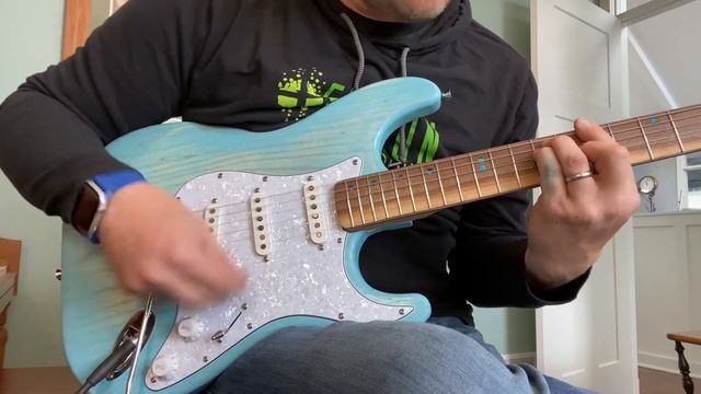 Preacher ‘Strat’ style Ash and walnut Demo