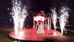 Фейерверк на свадьбу дорожка из 4 фонтанов и сердца.