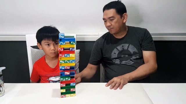 Uno Stacko + Wobbly Worms смотреть онлайн