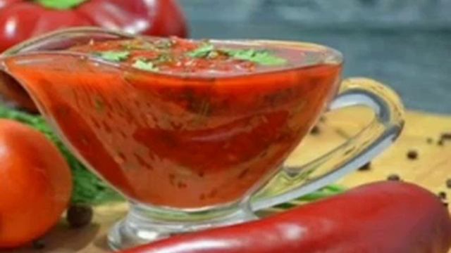 Домашняя аджика из помидоров без варки рецепт приготування в описах смотреть онлайн