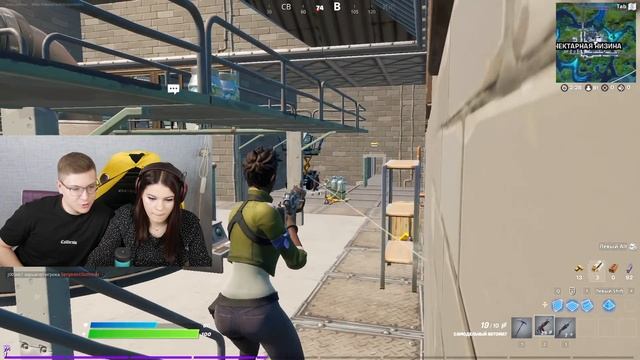 МОЯ ДЕВУШКА ПЕРВЫЙ РАЗ ИГРАЕТ В ФОРТНАЙТ смотреть онлайн