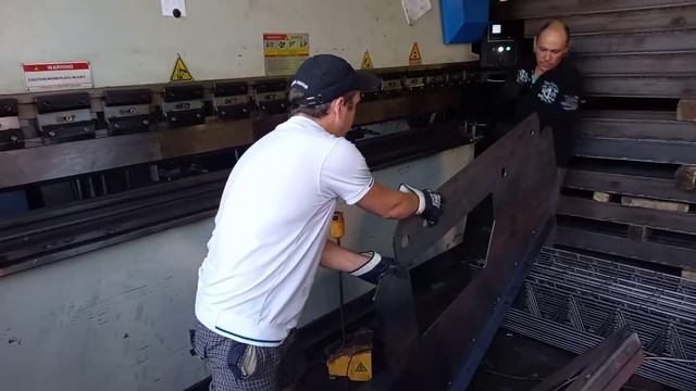 Гибка листа толщиной 6ММ смотреть онлайн