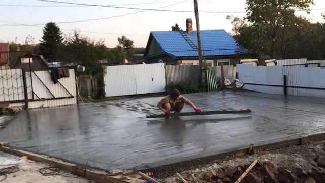 Бетонная плита, фундамент каркасной мастерской, затирка вертолётом до блеска смотреть онлайн