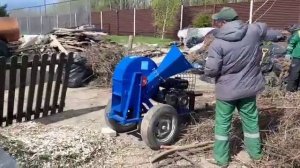 Видеоотчет от покупателя о работе рубительной машины "Дровосек" мод. ВХ400 (бензиновый двигатель)