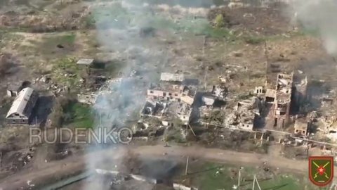 Первомайское освобождено: бойцы РФ водрузили флаг.