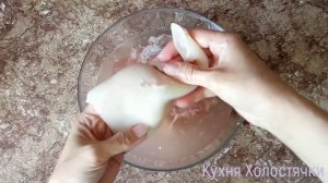 Показываю, как легко можно почистить кальмар.