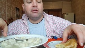 Обжор пельмени и пирожок с картошкой