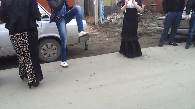 Цыгане танцуют на улице под аккордеон смотреть онлайн