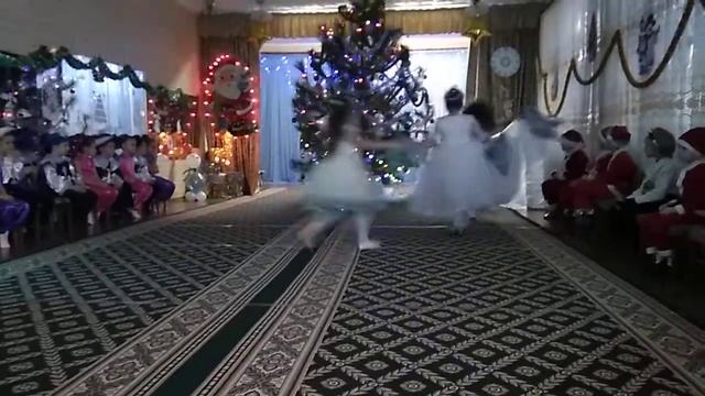 Танец снежинок с вейлами