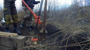 НАШЛИ СКВАЖИНУ тянем домкратом