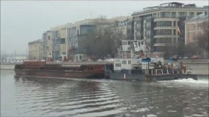 Грузовые корабли в центре Москвы 12 11 2013г